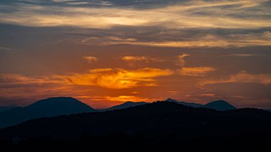 Molise, Adriyatik Denizi 'ne bakan bir İtalyan bölgesidir. Abruzzo Ulusal Parkı 'nın zengin vahşi yaşam ve patikaları olan Appennine dağ sırasındaki bir bölümünü içerir..