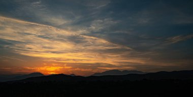 Molise, Adriyatik Denizi 'ne bakan bir İtalyan bölgesidir. Abruzzo Ulusal Parkı 'nın zengin vahşi yaşam ve patikaları olan Appennine dağ sırasındaki bir bölümünü içerir..