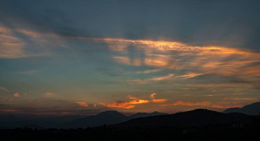 Molise, Adriyatik Denizi 'ne bakan bir İtalyan bölgesidir. Abruzzo Ulusal Parkı 'nın zengin vahşi yaşam ve patikaları olan Appennine dağ sırasındaki bir bölümünü içerir..