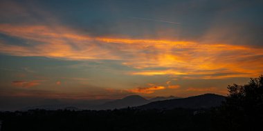 Molise, Adriyatik Denizi 'ne bakan bir İtalyan bölgesidir. Abruzzo Ulusal Parkı 'nın zengin vahşi yaşam ve patikaları olan Appennine dağ sırasındaki bir bölümünü içerir..