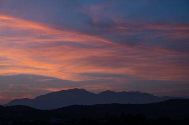 Molise, Adriyatik Denizi 'ne bakan bir İtalyan bölgesidir. Abruzzo Ulusal Parkı 'nın zengin vahşi yaşam ve patikaları olan Appennine dağ sırasındaki bir bölümünü içerir..