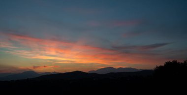 Molise, Adriyatik Denizi 'ne bakan bir İtalyan bölgesidir. Abruzzo Ulusal Parkı 'nın zengin vahşi yaşam ve patikaları olan Appennine dağ sırasındaki bir bölümünü içerir..