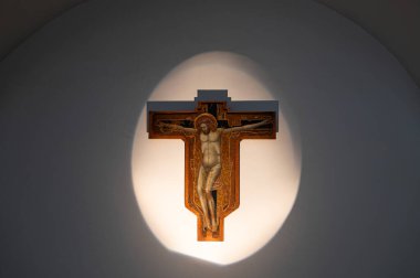 San Clemente Katedrali Teano şehrinin başlıca ibadet yeri ve Teano-Calvi piskoposluğunun merkezidir.