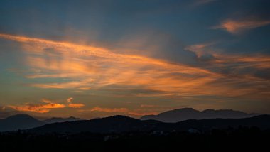 Molise, Adriyatik Denizi 'ne bakan bir İtalyan bölgesidir. Abruzzo Ulusal Parkı 'nın zengin vahşi yaşam ve patikaları olan Appennine dağ sırasındaki bir bölümünü içerir..