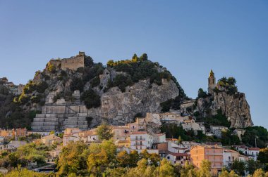 Kasabanın kökeni bilinmemektedir ve Bagnoli 'nin Trigno sularında içen bir dük tarafından kurulduğu çeşitli efsanelere dayanır..
