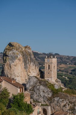 Bu isim büyük bir kireçtaşı oluşumu olan 