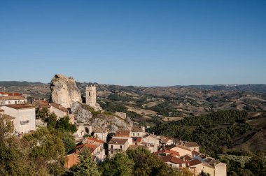 Bu isim büyük bir kireçtaşı oluşumu olan 