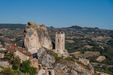 Bu isim büyük bir kireçtaşı oluşumu olan 