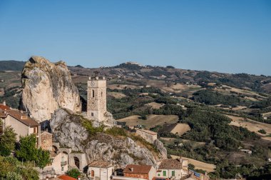 Bu isim büyük bir kireçtaşı oluşumu olan 