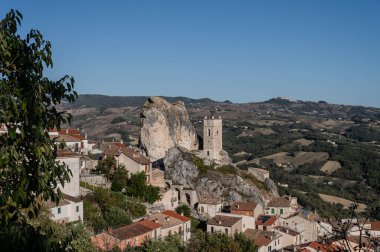 Bu isim büyük bir kireçtaşı oluşumu olan 