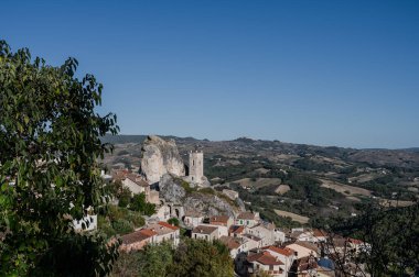 Bu isim büyük bir kireçtaşı oluşumu olan 