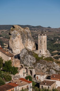 Bu isim büyük bir kireçtaşı oluşumu olan 