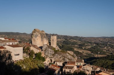 Bu isim büyük bir kireçtaşı oluşumu olan 