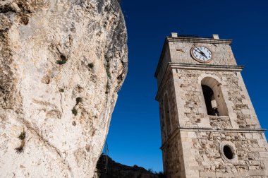 Kilise Sant 'Antonio Abate' ye adanmıştır ve yüzyıla dayanır. XVIII.