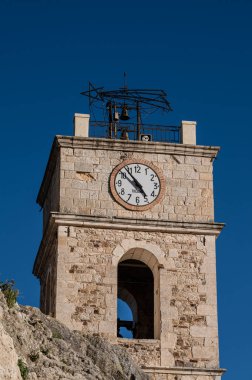 Kilise Sant 'Antonio Abate' ye adanmıştır ve yüzyıla dayanır. XVIII.