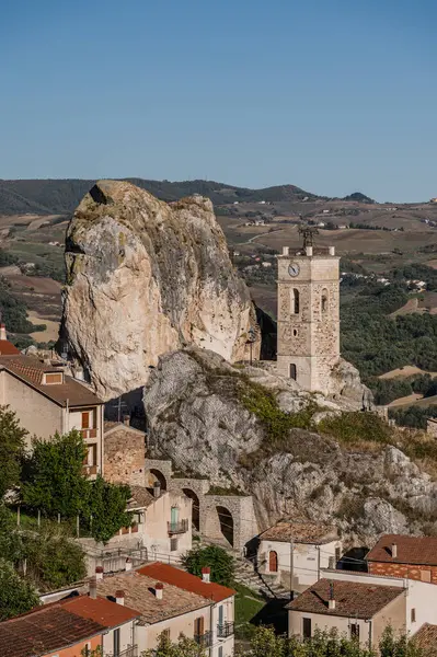 Bu isim büyük bir kireçtaşı oluşumu olan 