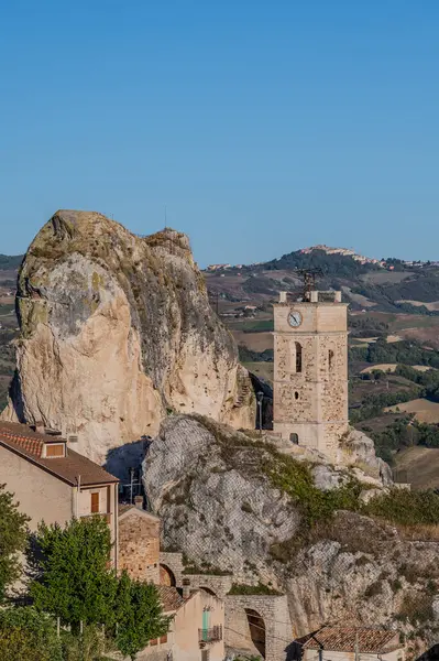 Bu isim büyük bir kireçtaşı oluşumu olan 