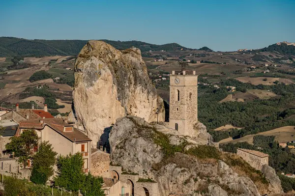Bu isim büyük bir kireçtaşı oluşumu olan 