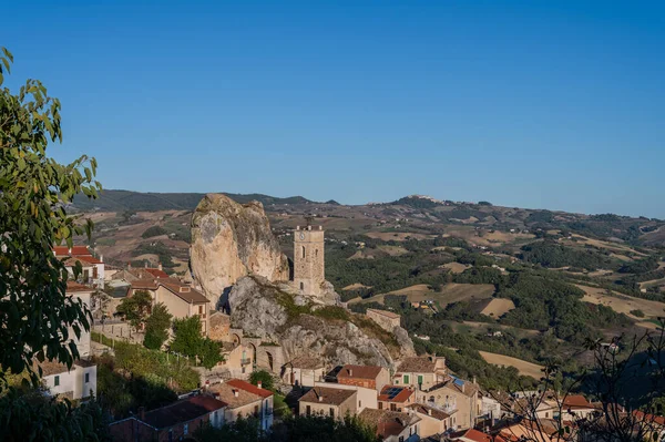 Bu isim büyük bir kireçtaşı oluşumu olan 