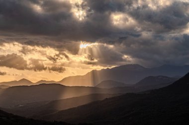 Molise, Adriyatik Denizi kıyısında uzanan bir İtalyan dağlık bölgesidir. Apennine Dağları 'ndaki Abruzzo Milli Parkı' nın zengin bir kısmını kapsıyor..