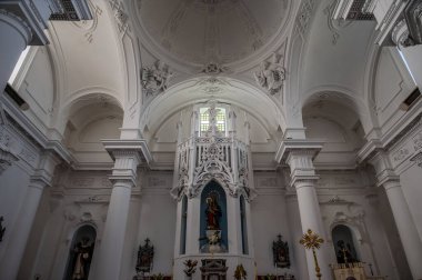 Vastogirardi, Isernia, Molise. Maria Santissima delle Grazie Kilisesi. İç ve dış görünüm