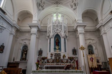 Vastogirardi, Isernia, Molise. Maria Santissima delle Grazie Kilisesi. İç ve dış görünüm