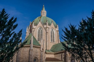 Castelpetroso, Molise. Madonna Addolorata 'nın mabedi. 28 Eylül 1890 'da ilk taşın atılmasıyla başlayan ve 1975' te tamamlanan mabet neo-gotik olarak inşa edilmiştir..