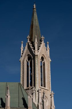 Castelpetroso, Molise. Madonna Addolorata 'nın mabedi. 28 Eylül 1890 'da ilk taşın atılmasıyla başlayan ve 1975' te tamamlanan mabet neo-gotik olarak inşa edilmiştir..