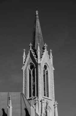 Castelpetroso, Molise. Madonna Addolorata 'nın mabedi. 28 Eylül 1890 'da ilk taşın atılmasıyla başlayan ve 1975' te tamamlanan mabet neo-gotik olarak inşa edilmiştir..