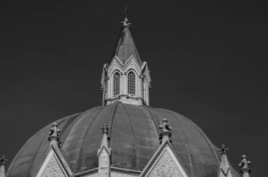 Castelpetroso, Molise. Madonna Addolorata 'nın mabedi. 28 Eylül 1890 'da ilk taşın atılmasıyla başlayan ve 1975' te tamamlanan mabet neo-gotik olarak inşa edilmiştir..