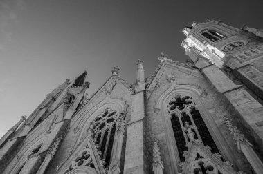 Castelpetroso, Molise. Madonna Addolorata 'nın mabedi. 28 Eylül 1890 'da ilk taşın atılmasıyla başlayan ve 1975' te tamamlanan mabet neo-gotik olarak inşa edilmiştir..