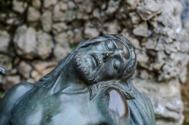 Castelpetroso, Madonna Addolorata Sığınağı. Hayalet 'in Yerleri