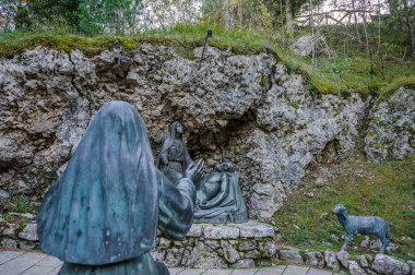 Castelpetroso, Madonna Addolorata Sığınağı. Hayalet 'in Yerleri