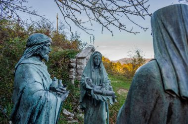Castelpetroso, Molise. Madonna Addolorata 'nın Mabet ya da Küçük Bazilikası. Via Matris İlk Acı: Simeon 'un ifşası