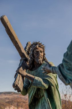 Castelpetroso, Molise. Madonna Addolorata 'nın Mabet ya da Küçük Bazilikası. Matris yoluyla. Calvary 'e giden yolda İsa' yla karşılaşmak.