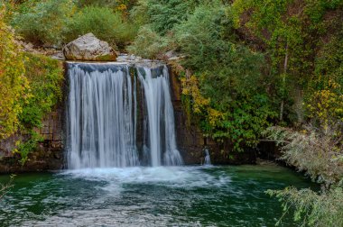 Aventine Nehri, Abruzzo 'da, Palena belediyesinin kaynaklarından doğan ve Cotaio nehrinin 863 metre yukarısında yer alan 45 km uzunluğunda bir nehirdir..