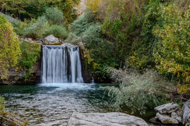 Aventine Nehri, Abruzzo 'da, Palena belediyesinin kaynaklarından doğan ve Cotaio nehrinin 863 metre yukarısında yer alan 45 km uzunluğunda bir nehirdir..