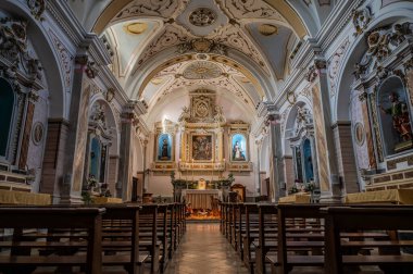 San Lorenzo kilisesi Kale 'ye yakındır. Bu yapı ilk olarak 1866 'da kaldırılana kadar manastır olarak kullanıldı..