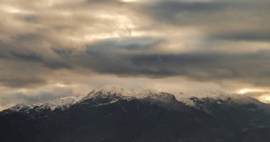 Molise, Adriyatik Denizi kıyısında uzanan bir İtalyan dağlık bölgesidir. Apennine Dağları 'ndaki Abruzzo Milli Parkı' nın zengin bir kısmını kapsıyor..