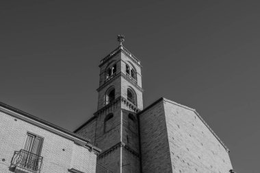 Kilise, şehrin koruyucu azizi S. Nicol di Bari 'ye adanmıştır. Orijinal yapı 16. yüzyıla dayanıyor ve 19. yüzyılda mevcut mimari biçimlerini aldı.