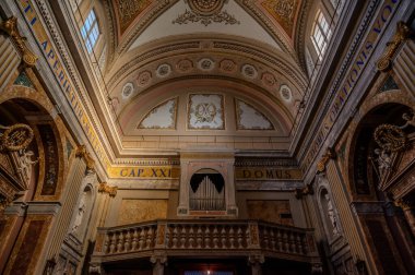 Kilise, şehrin koruyucu azizi S. Nicol di Bari 'ye adanmıştır. Orijinal yapı 16. yüzyıla dayanıyor ve 19. yüzyılda mevcut mimari biçimlerini aldı.