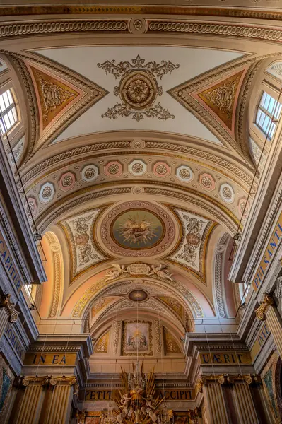 Kilise, şehrin koruyucu azizi S. Nicol di Bari 'ye adanmıştır. Orijinal yapı 16. yüzyıla dayanıyor ve 19. yüzyılda mevcut mimari biçimlerini aldı.