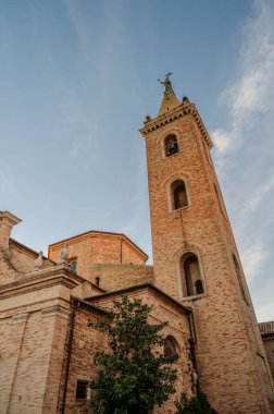 Saint Gregorio Magno ve Margherita Katedrali, San Benedetto del Tronto-Ripatransone-Montalto piskoposluğunun ortak katedrali olan Ascoli Piceno eyaletinin Ripatransone eyaletinin ana tarikat binasıdır.