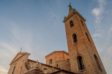 Saint Gregorio Magno ve Margherita Katedrali, San Benedetto del Tronto-Ripatransone-Montalto piskoposluğunun ortak katedrali olan Ascoli Piceno eyaletinin Ripatransone eyaletinin ana tarikat binasıdır.