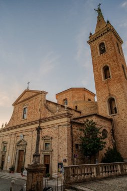 Saint Gregorio Magno ve Margherita Katedrali, San Benedetto del Tronto-Ripatransone-Montalto piskoposluğunun ortak katedrali olan Ascoli Piceno eyaletinin Ripatransone eyaletinin ana tarikat binasıdır.