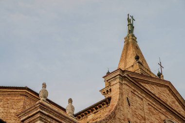 Saint Gregorio Magno ve Margherita Katedrali, San Benedetto del Tronto-Ripatransone-Montalto piskoposluğunun ortak katedrali olan Ascoli Piceno eyaletinin Ripatransone eyaletinin ana tarikat binasıdır.