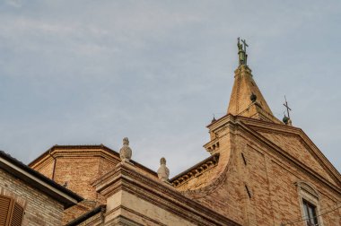 Saint Gregorio Magno ve Margherita Katedrali, San Benedetto del Tronto-Ripatransone-Montalto piskoposluğunun ortak katedrali olan Ascoli Piceno eyaletinin Ripatransone eyaletinin ana tarikat binasıdır.