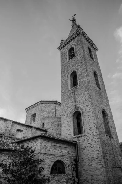 Saint Gregorio Magno ve Margherita Katedrali, San Benedetto del Tronto-Ripatransone-Montalto piskoposluğunun ortak katedrali olan Ascoli Piceno eyaletinin Ripatransone eyaletinin ana tarikat binasıdır.