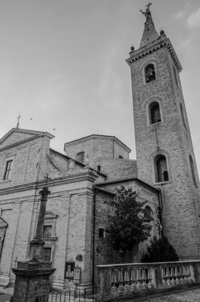 Saint Gregorio Magno ve Margherita Katedrali, San Benedetto del Tronto-Ripatransone-Montalto piskoposluğunun ortak katedrali olan Ascoli Piceno eyaletinin Ripatransone eyaletinin ana tarikat binasıdır.