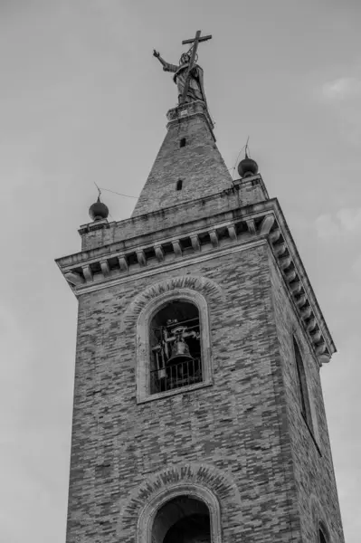 Saint Gregorio Magno ve Margherita Katedrali, San Benedetto del Tronto-Ripatransone-Montalto piskoposluğunun ortak katedrali olan Ascoli Piceno eyaletinin Ripatransone eyaletinin ana tarikat binasıdır.